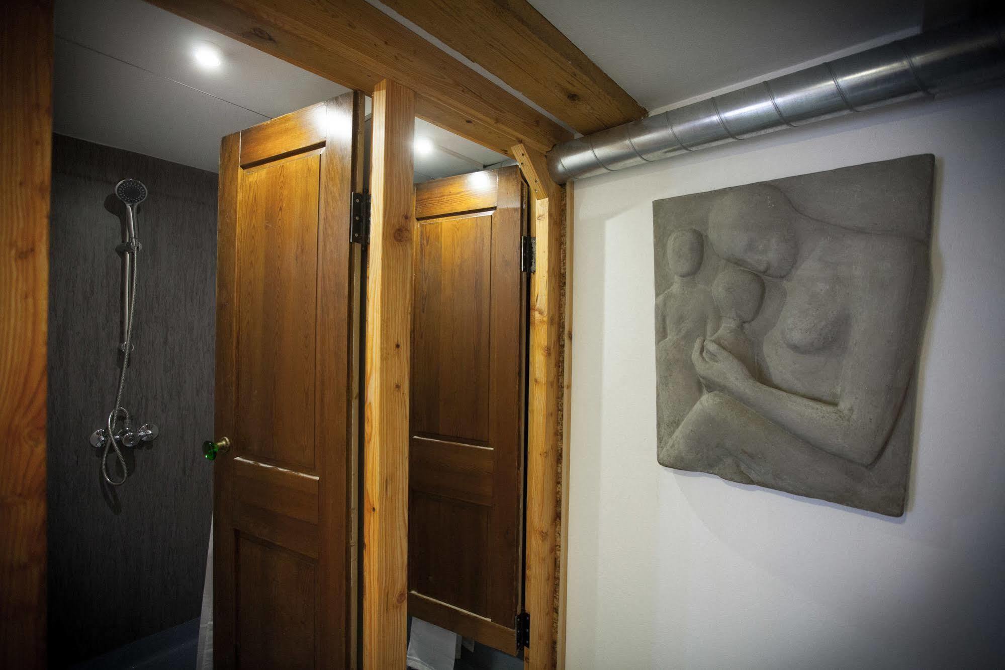 Bedwood Hostel *