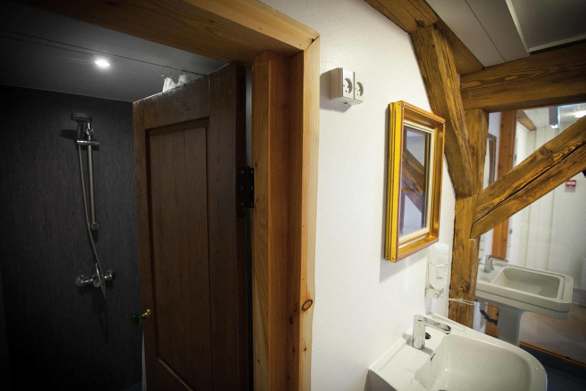 Bedwood Hostel *